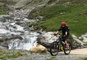 Passaggio sul torrente in Val Forcola