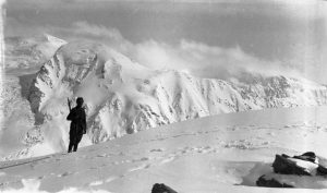 La Prima Guerra, combattuta sul fronte fra lo Stelvio, il Gavia e l’Adamello fino alle quote più elevate, è nota qui come Guerra Bianca. Foto: Archivio Museo della Guerra Bianca in Adamello - fondo Robbiati